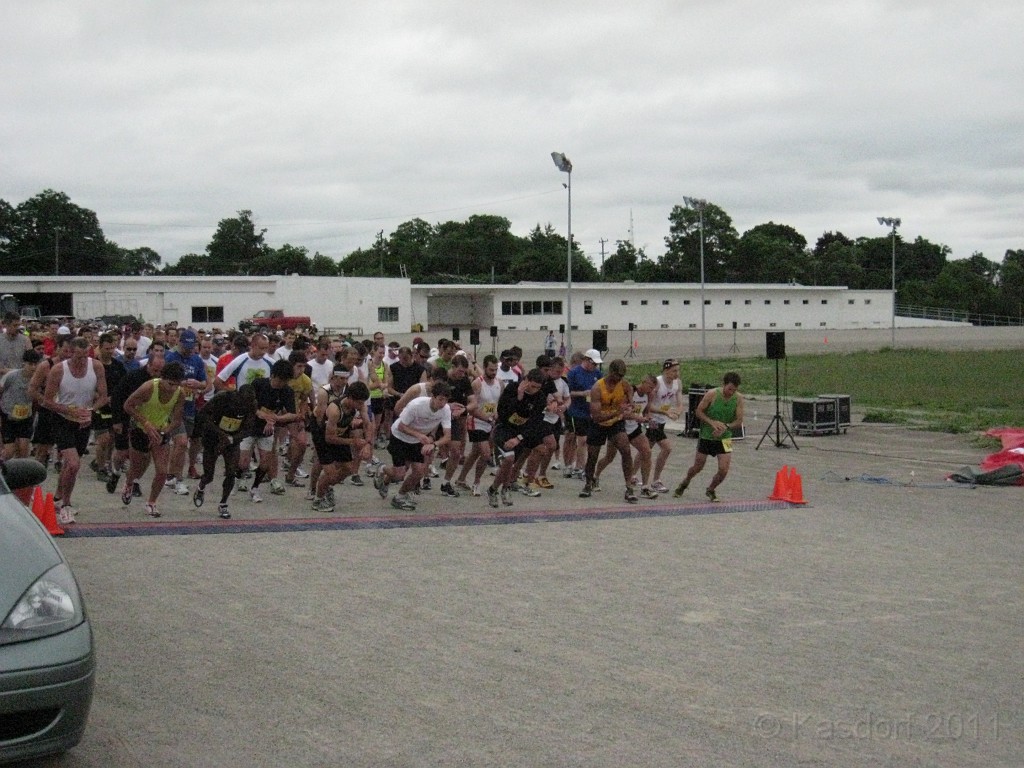 Solstice Run 2011 10M 008.JPG - The 2011 Solstice 10 Mile race in Northville Michigan. Once around the horse race track then through the neighbourhoods. Finish in the park downtown.